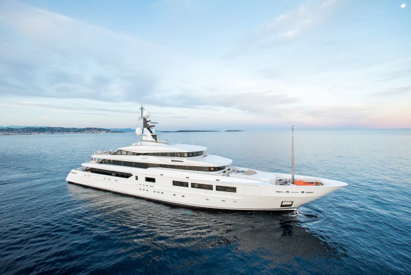 Image for article Superyacht 'Suerte' on the market
