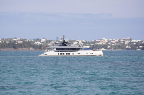Image for article Dynamiq’s 38.6m ‘Jetsetter’ runs aground in Bermuda
