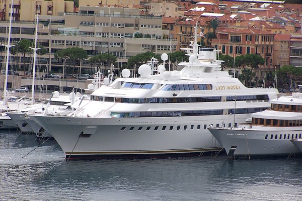 Image for article Does yacht management really help?