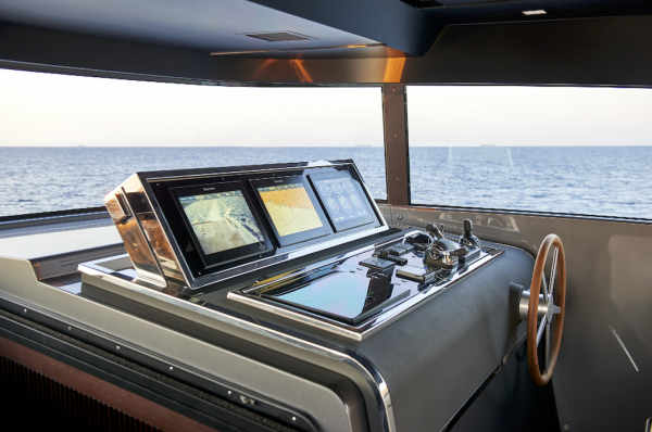 Image for article Isoclima debuts extra-large marine window