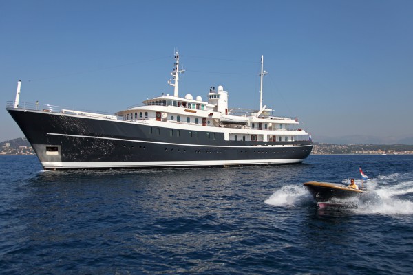 Image for article A flurry of activity on 60m+ yachts closes Q1