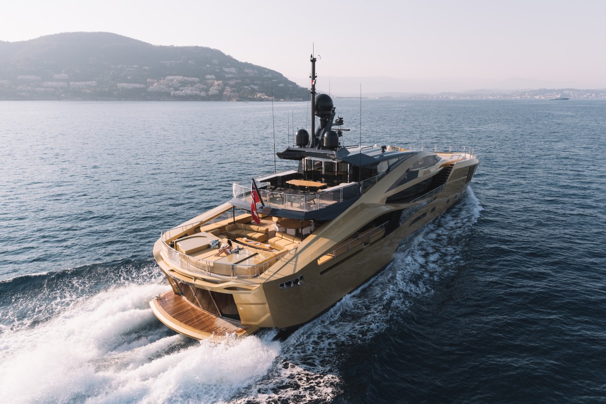 superyachtnews-business-considering-chartering-a-yacht-why-its-worth-investing-in-a-broker