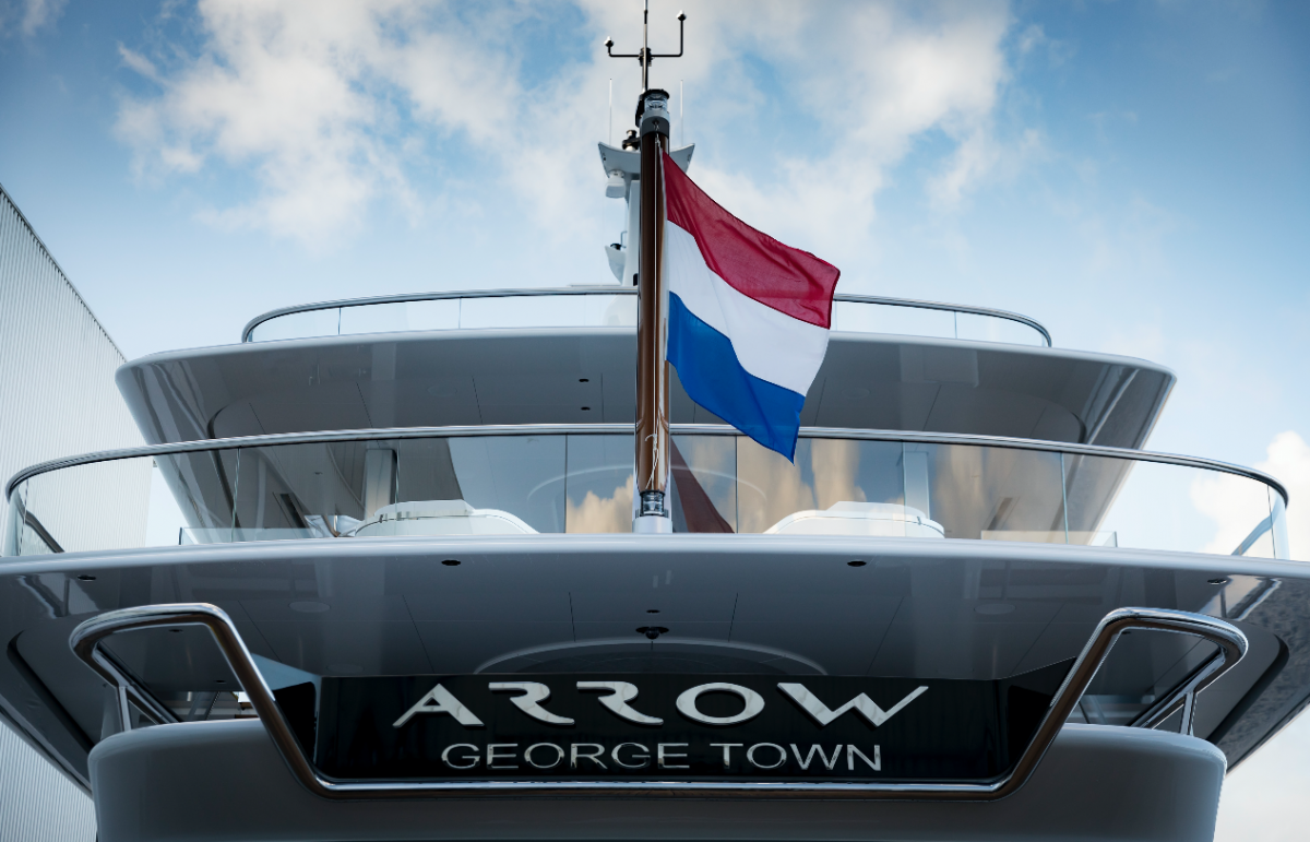 mega yacht arrow