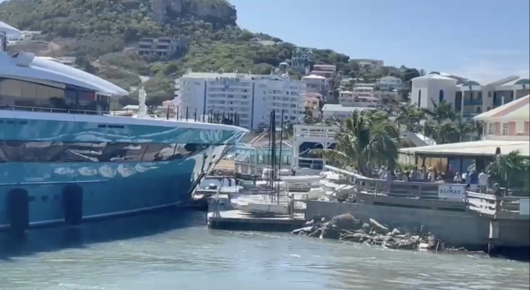 Image for 77m Go crashes into dock in St. Maarten