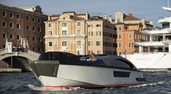 Image for Falcon Tenders sign contracts for two custom hybrid limousine tenders
