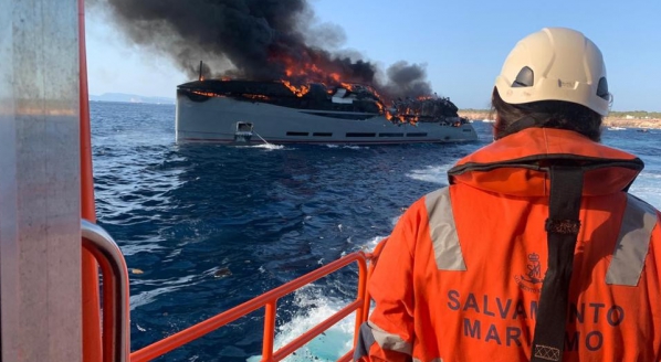 Image for New 44m superyacht catches fire in Formentera