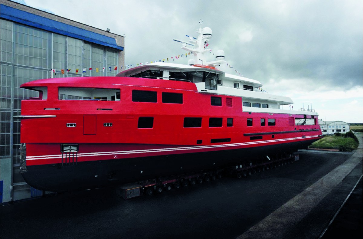 akula bikini yacht