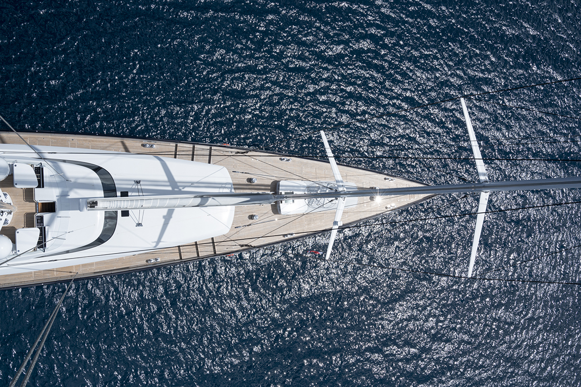 who owns the sailing yacht vertigo