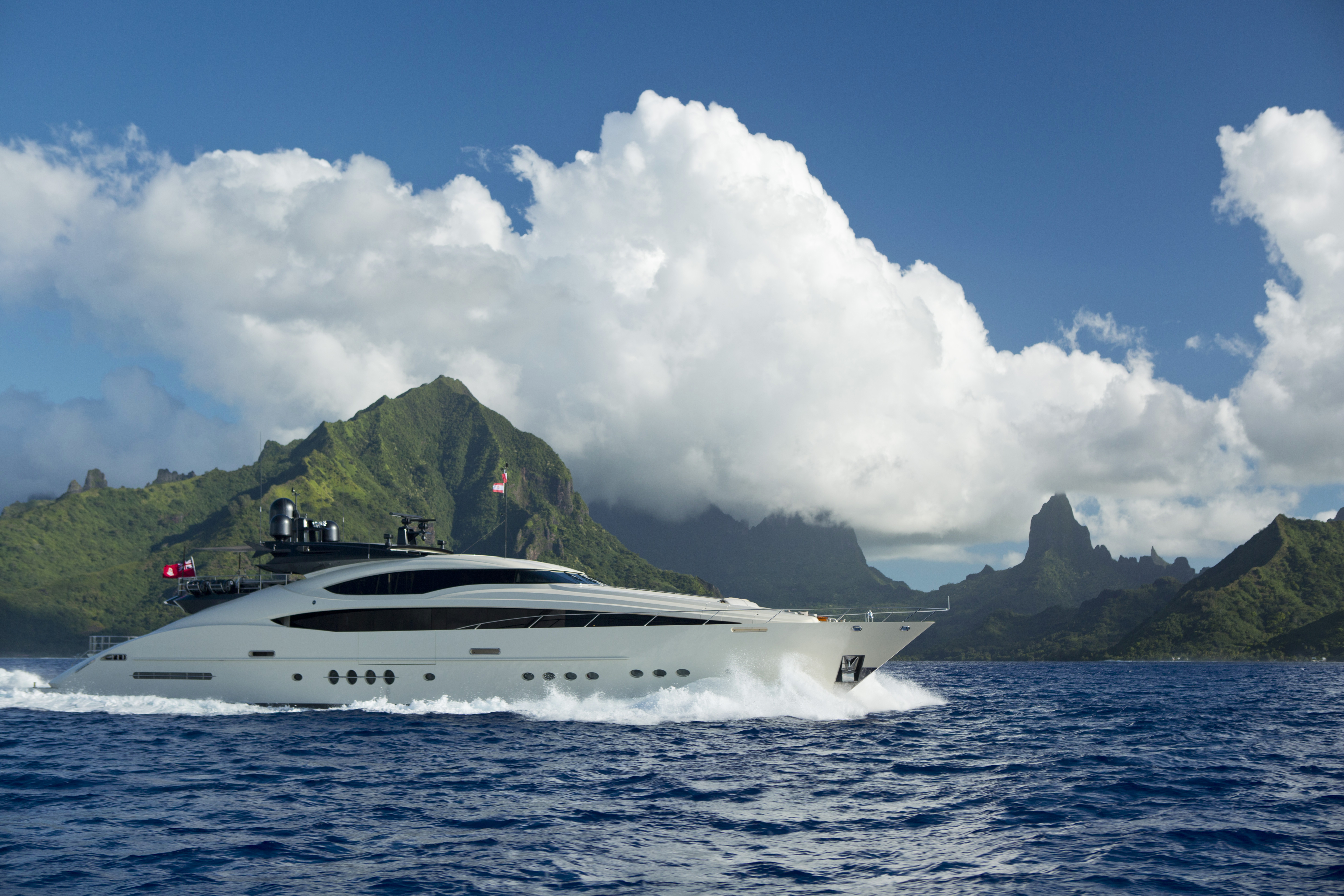 Image for article On display at the MYS: 45.7m Vantage