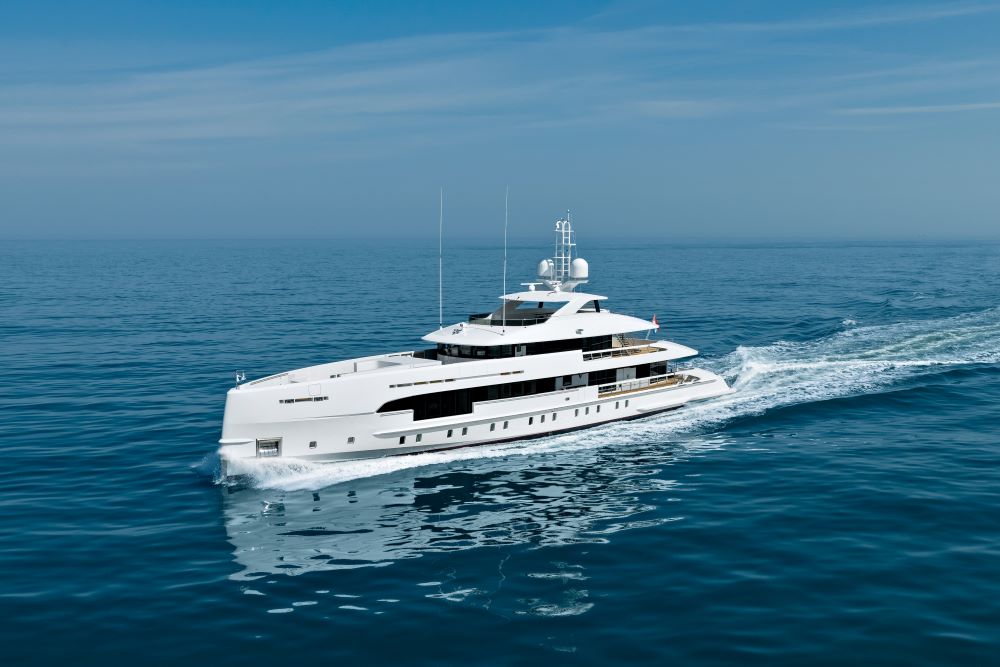 Image for article Heesen delivers 'Amare II'