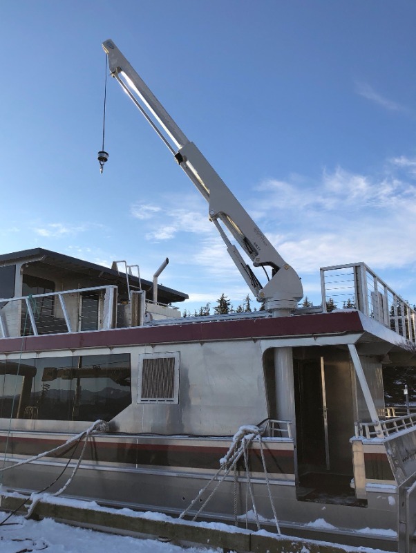 Image for article Superyacht cranes with 2:1 strength-to-weight ratios