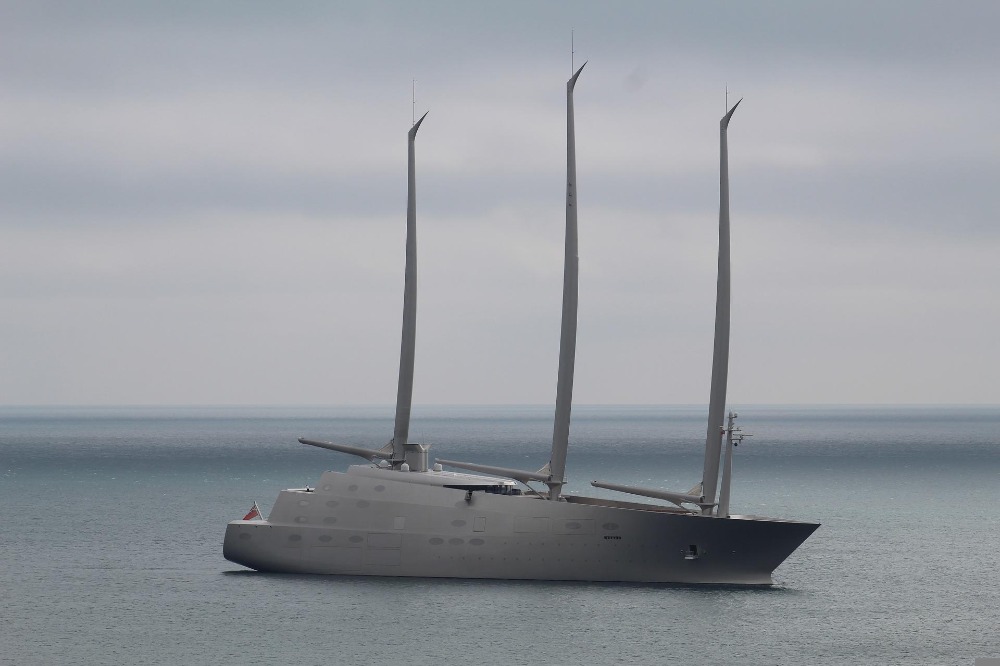 Image for article Sailing yacht or sail-assisted motor yacht?