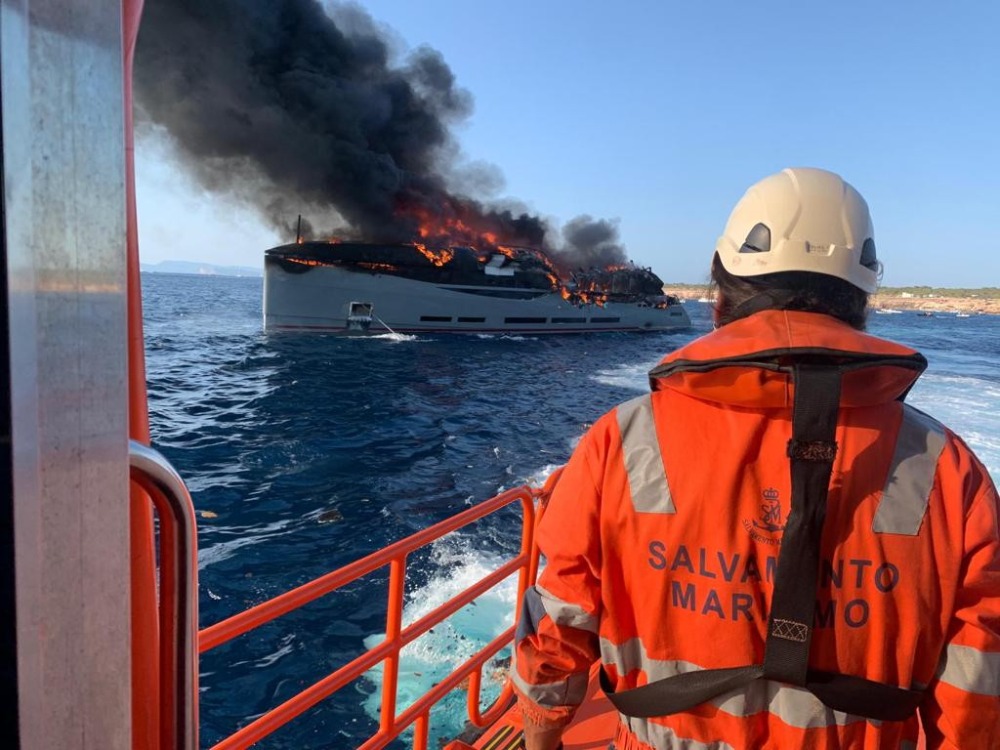 Image for article New 44m superyacht catches fire in Formentera
