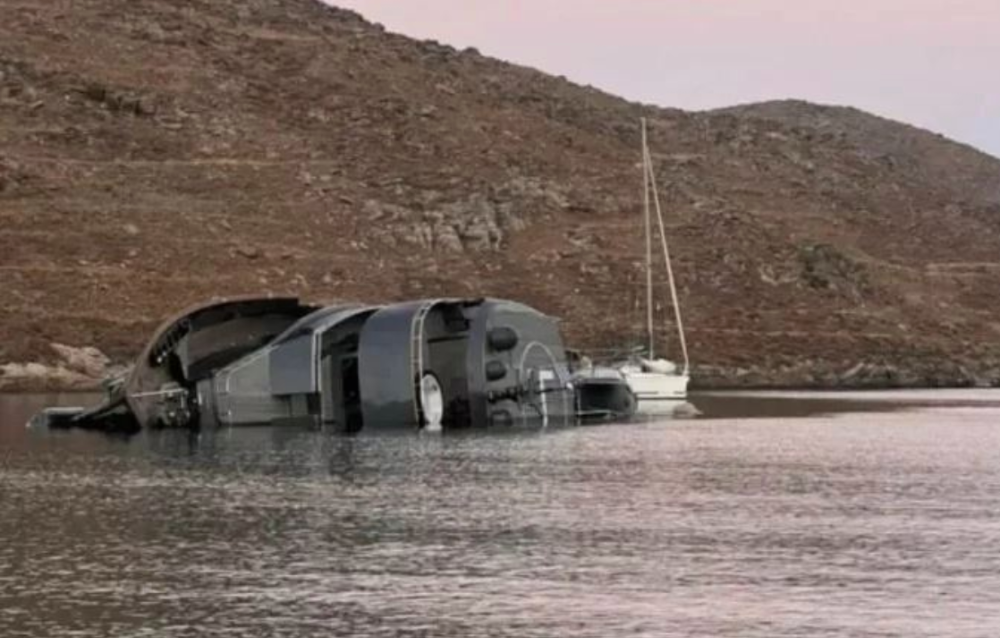 Image for article 49m 007 sinks in Greece