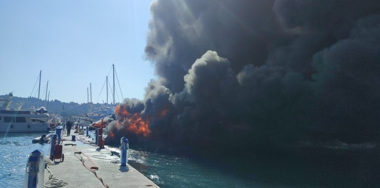 Image for article Classic sailing yacht catches fire in Corfu
