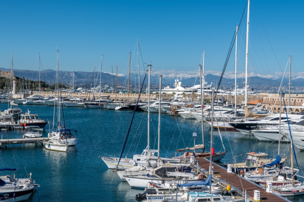 Image for article Climate activists protest outside French superyacht marina