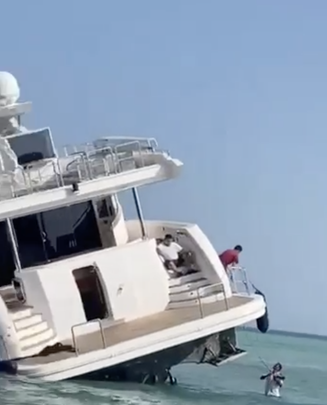 Image for article 33m yacht hits reef in Qatar