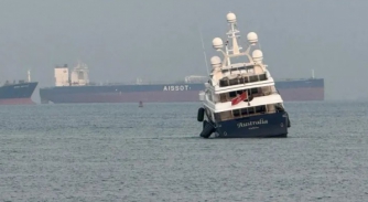 Image for Mining magnate’s 56m yacht runs aground 